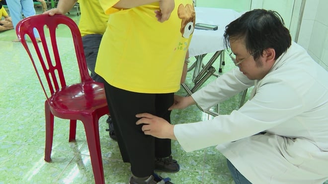 Chung tay chăm sóc sức khỏe trẻ em yếu thế - Ảnh 3.