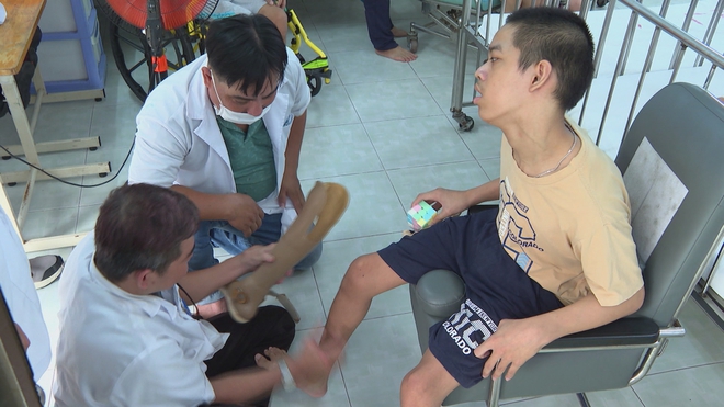 Chung tay chăm sóc sức khỏe trẻ em yếu thế - Ảnh 4.