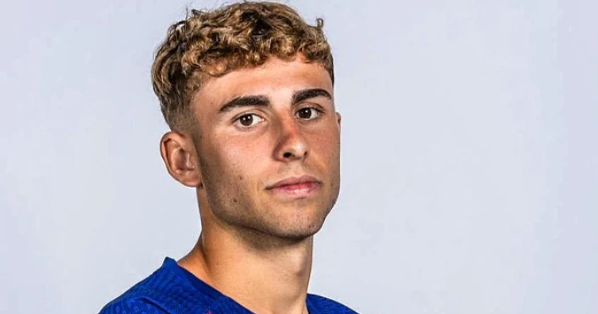 Manchester United och Chelsea tävlar om Fermin Lopez bud på 100 miljoner euro, medan Bernardo Silva vill gå till Barcelona.