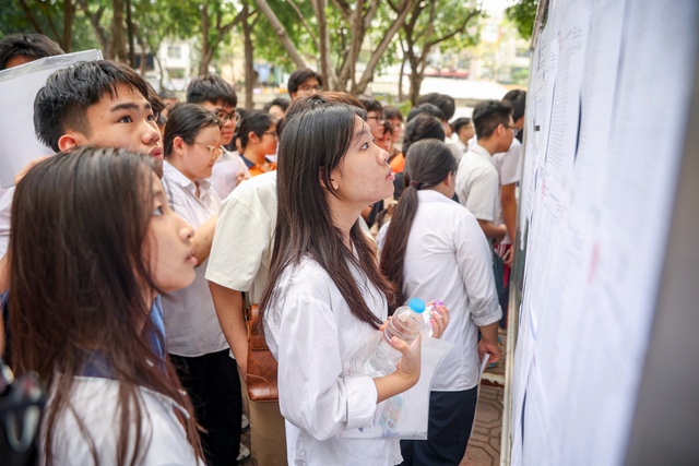 Học sinh Hà Nội bước vào kỳ thi căng thẳng nhất - Ảnh 3.