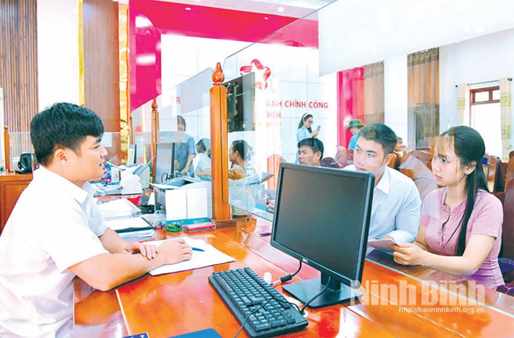 Attività presso il Centro Servizi Amministrativi Pubblici del Comune di Quang Thien. Foto: Hong Giang