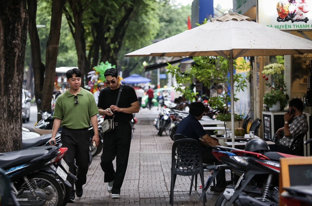 Las aceras se están digitalizando - Foto 1. Vỉa hè lên nền tảng số- Ảnh 1.