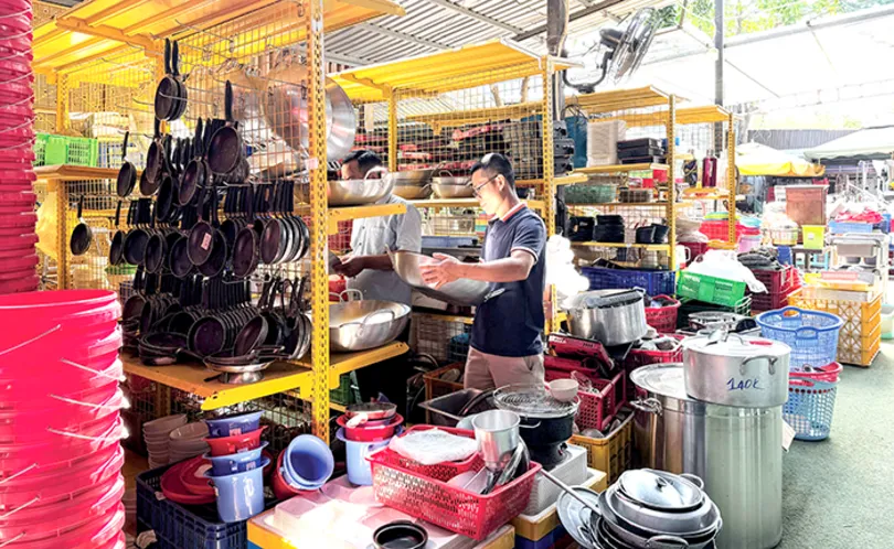 Barang Bekas Laris Manis! Rakyat Hemat Milyaran, Pengusaha Tersenyum Lebar!