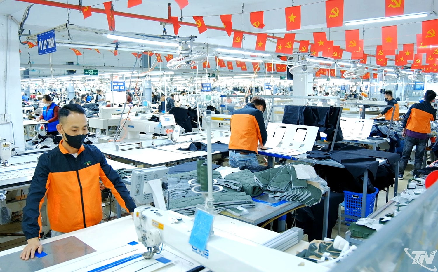 De textiel- en kledingindustrie herstelt zich positief dankzij de heropleving van de importvraag in belangrijke afzetmarkten zoals de Verenigde Staten, Europa en Noordoost-Azië.