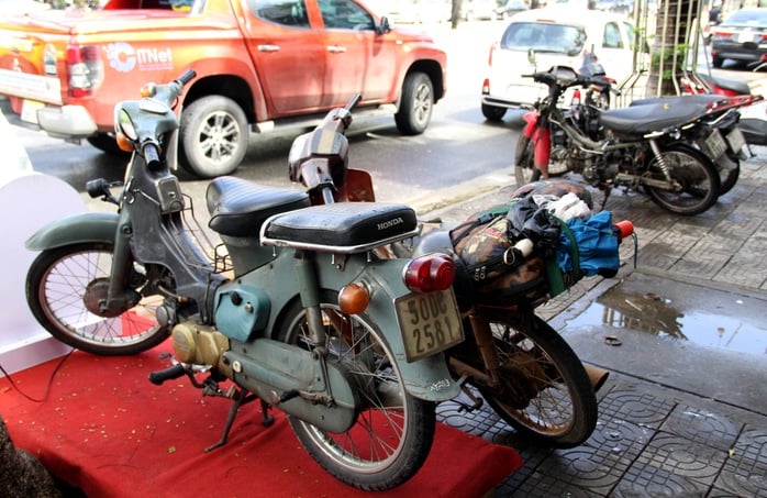 Xe đời cũ trước năm 2000 cần lưu ý gì khi dùng xăng E10? - Ảnh 1.