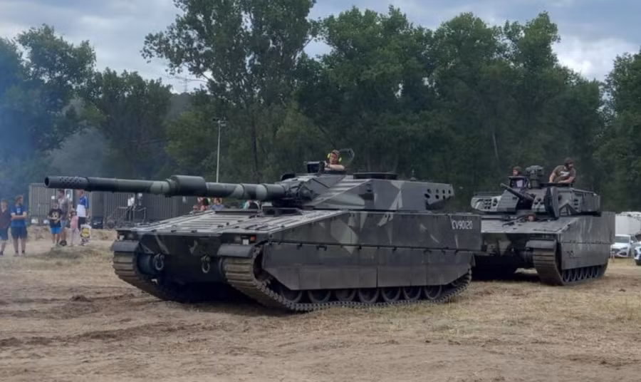 Eslovaquia compara el tanque ligero CV90120 y el CFL-120 Karpat para su plan de modernización.