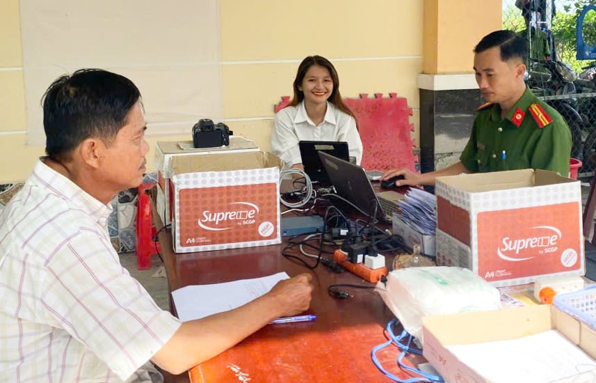Working through the holidays to issue ID cards for citizens.