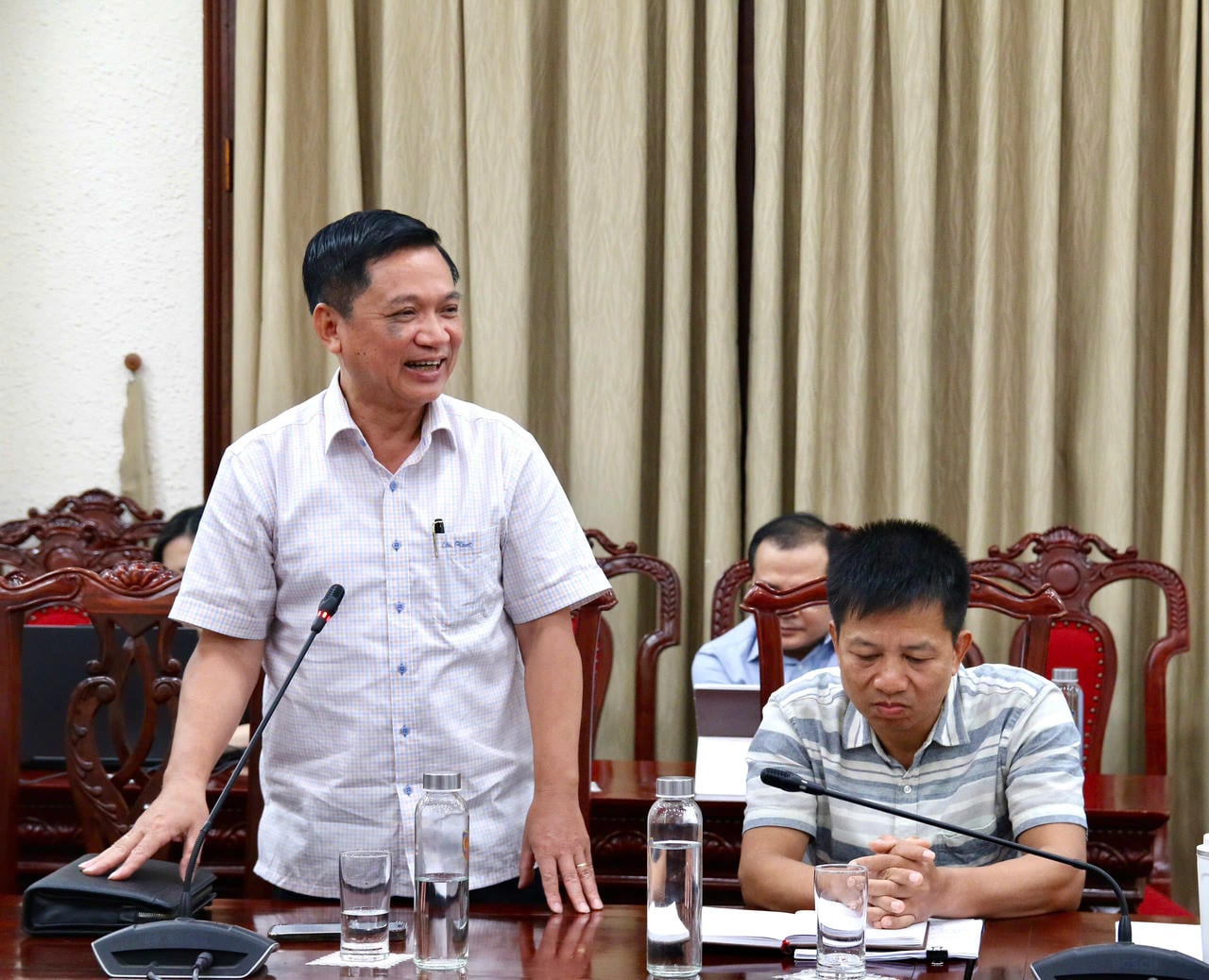 Encik Phan Hong Thuy, Timbalan Pengarah Jabatan Undang-undang, Kementerian Etnik Minoriti dan Agama, telah menyumbangkan komennya kepada draf Undang-undang tersebut.