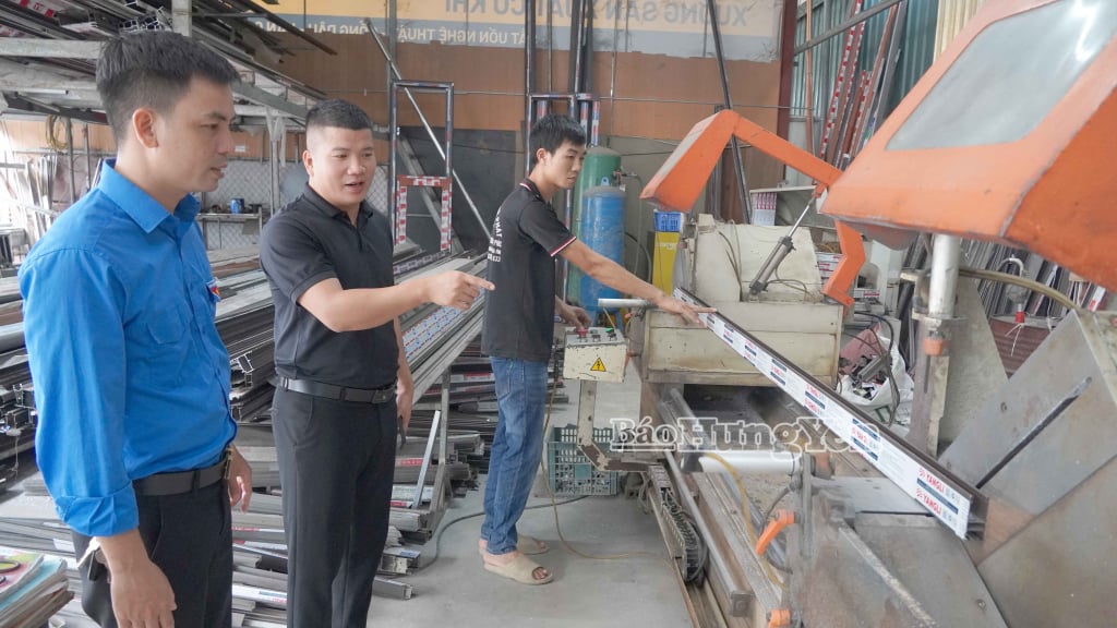 Cửa hàng kinh doanh đồ thể thao, chuyên về bóng đá của Dương Quang Thắng.