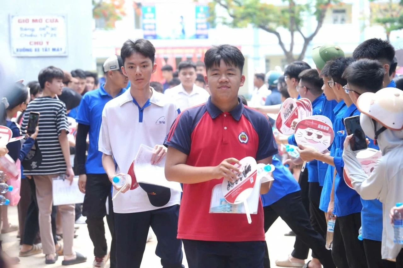 Thi lớp 10 Hà Nội: Gợi ý đáp án môn tiếng Anh