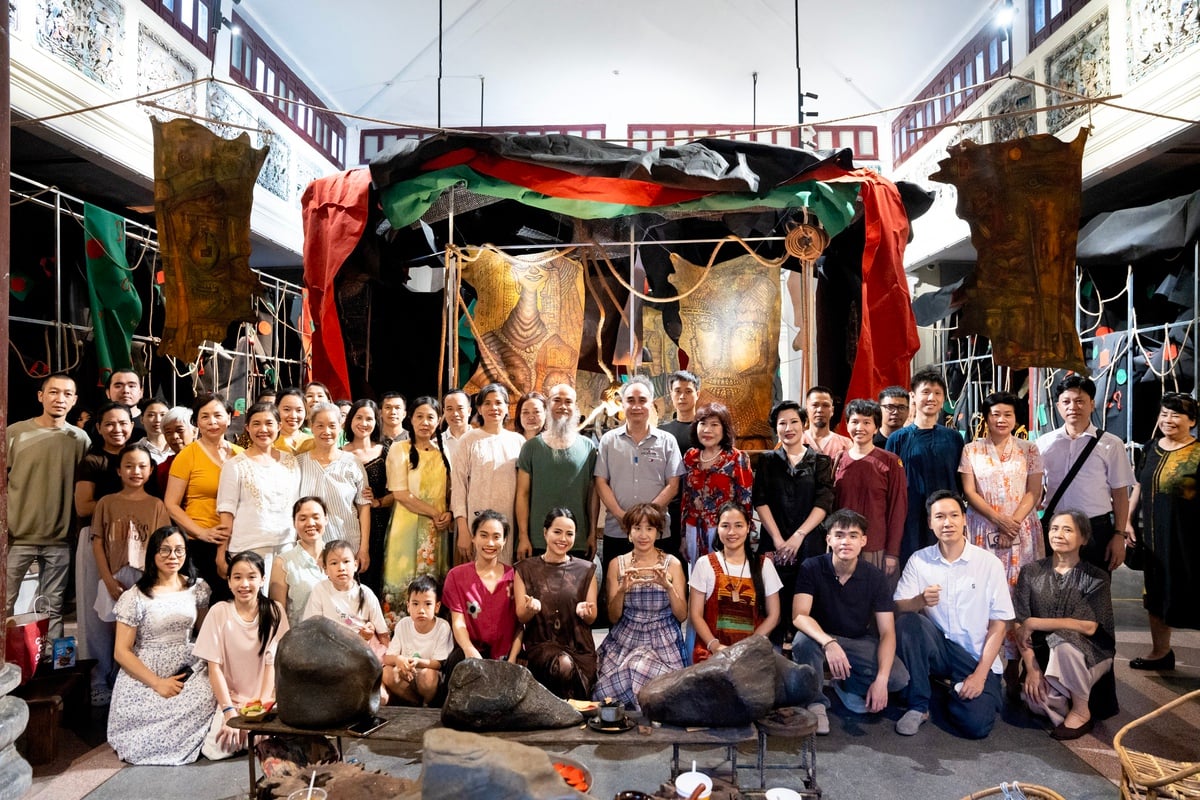 Triển lãm thu hút đông đảo nghệ sĩ và công chúng tham dự