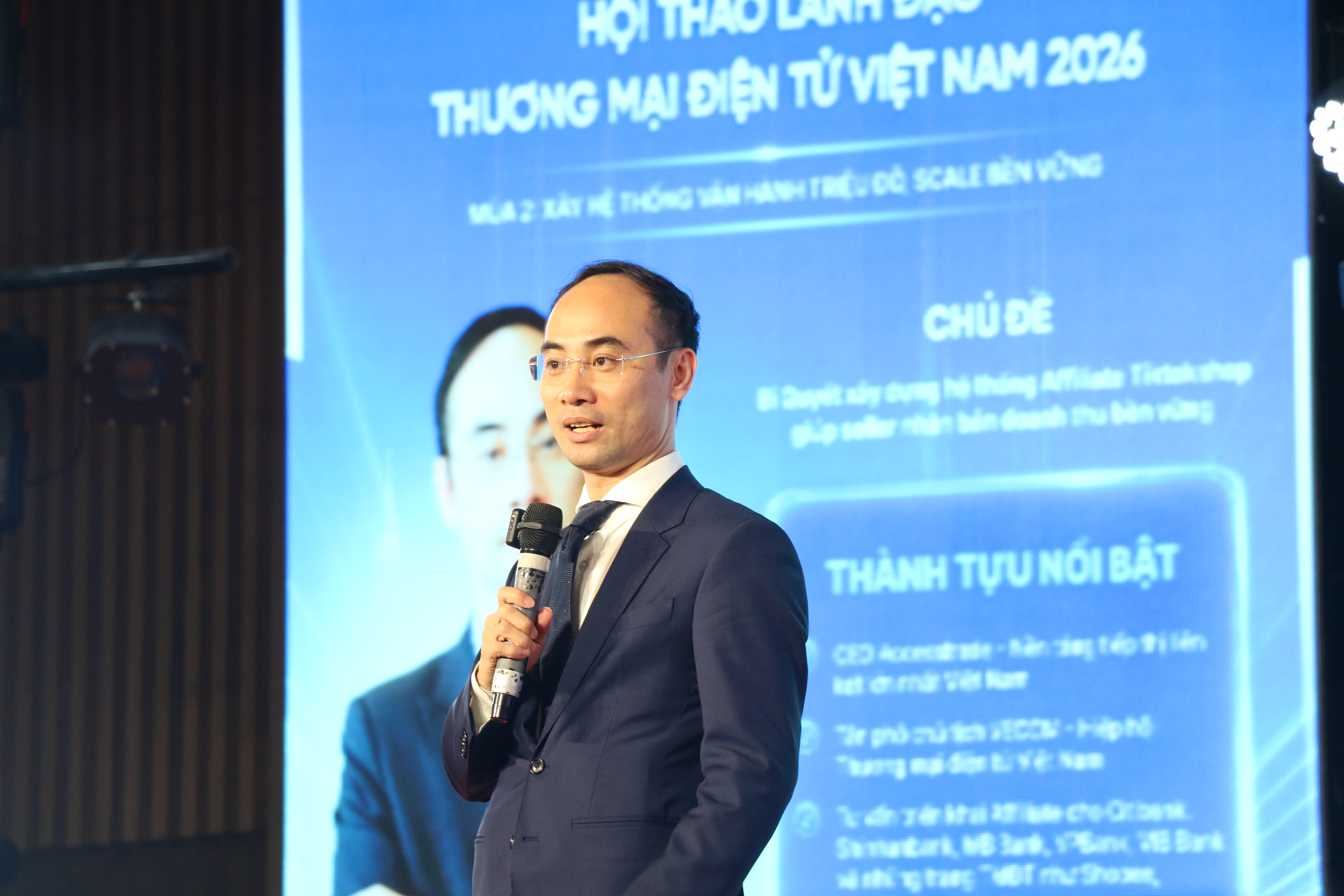 AI hoàn toàn có thể livestream bán hàng - Ảnh 1.