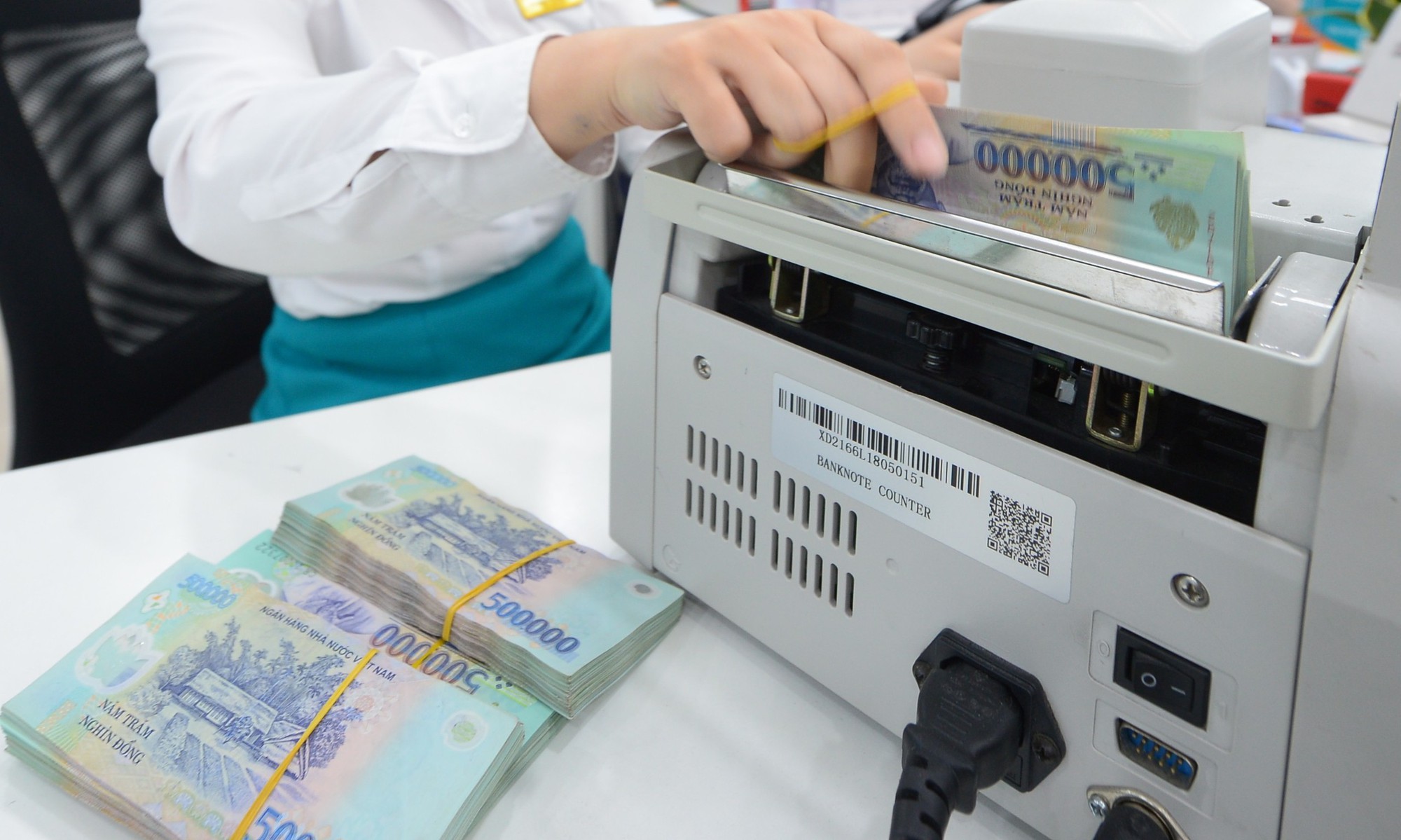 Vàng thất sủng, tiết kiệm lên ngôi - Ảnh 2.