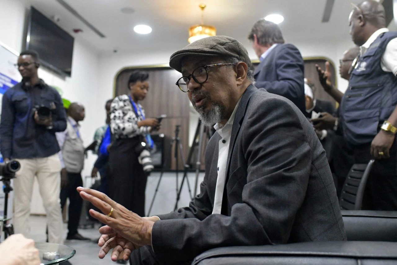 O diretor-geral da Organização Mundial da Saúde (OMS), Tedros Adhanom Ghebreyesus, fala com jornalistas em Kinshasa, capital da República Democrática do Congo. (Fonte: The Guardian) Tổng giám đốc Tổ chức Y tế thế giới (WHO) Tedros Adhanom Ghebreyesus trả lời báo giới tại thủ đô Kinshasa của Cộng hòa Dân chủ Congo. (Nguồn: The Guardian)