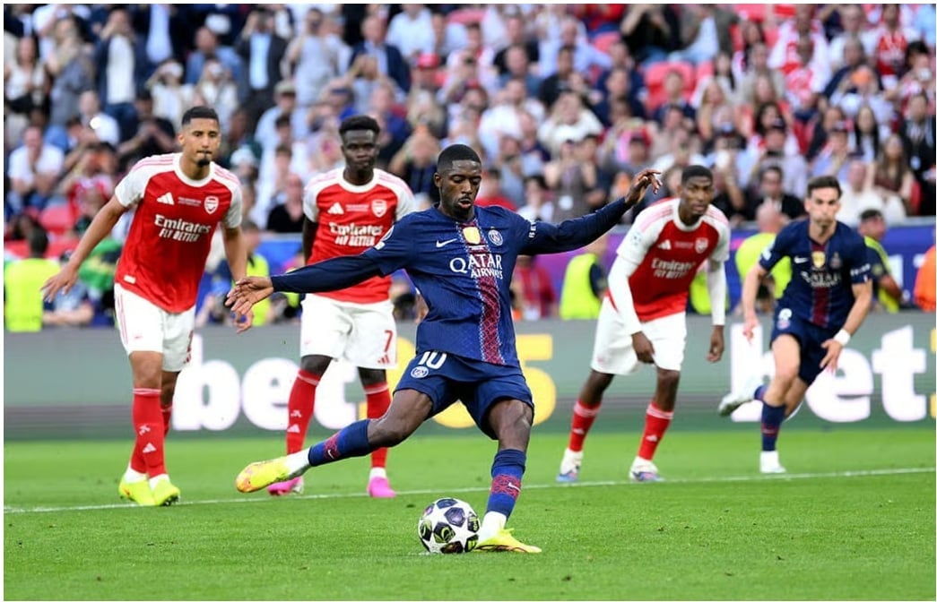 Dembele equalized for PSG from the penalty spot. Photo: Denes Erdos. Dembele gỡ hòa trên chấm 11m cho PSG. Ảnh: Denes Erdos.