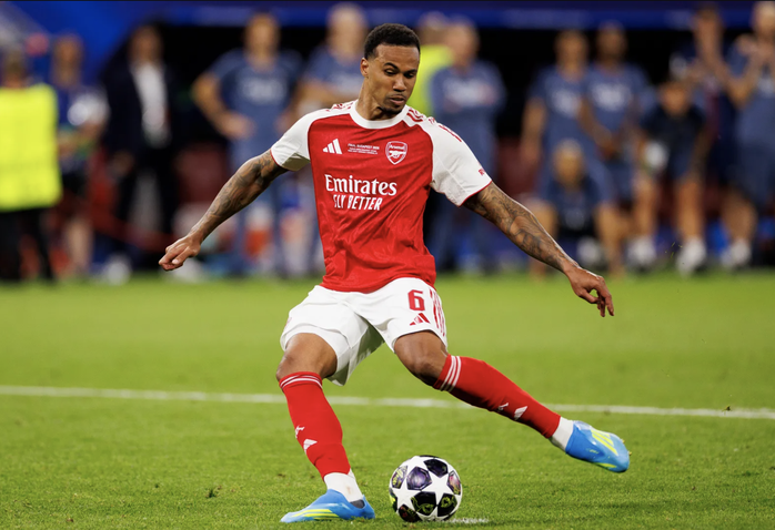 Lý do trung vệ Gabriel đá quả luân lưu quyết định của Arsenal - Ảnh 1.