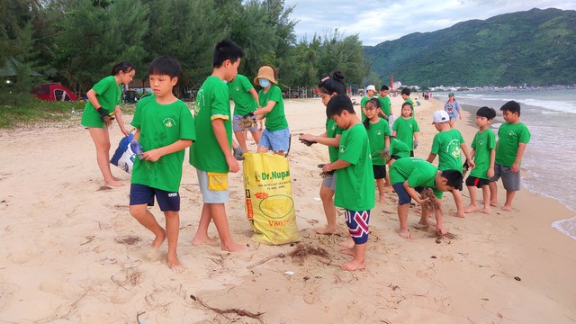Thầy trò lan tỏa tình yêu môi trường biển - Ảnh 1.