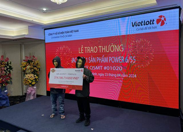 حققت شركة فيتلوت ما يقرب من 58000 مليار دونغ فيتنامي بعد 10 سنوات - الصورة 1. Vietlott thu gần 58.000 tỉ đồng sau 10 năm- Ảnh 1.