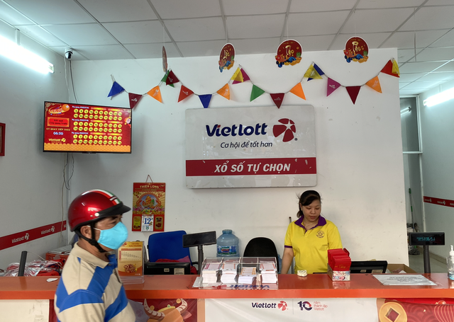 حققت شركة فيتلوت ما يقرب من 58000 مليار دونغ فيتنامي بعد 10 سنوات - الصورة 2. Vietlott thu gần 58.000 tỉ đồng sau 10 năm- Ảnh 2.
