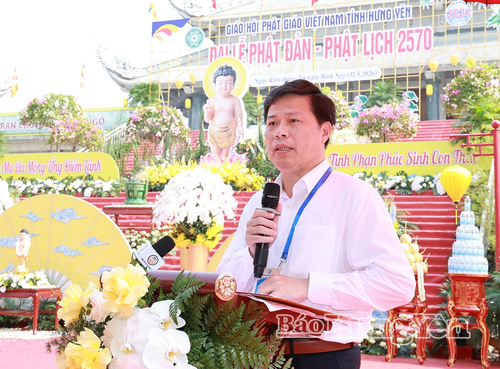 Kameraad Tran Quoc Toan, plaatsvervangend secretaris van het provinciale partijcomité, voorzitter van het Vietnamese Vaderlands Frontcomité van de provincie en hoofd van het provinciale stuurcomité voor religieuze zaken, hield een toespraak tijdens de grote ceremonie.
