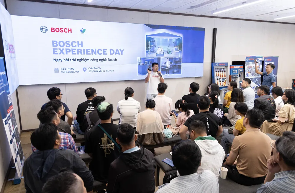 Evenimentul „Ziua Experienței Bosch” a atras mulți tineri participanți.