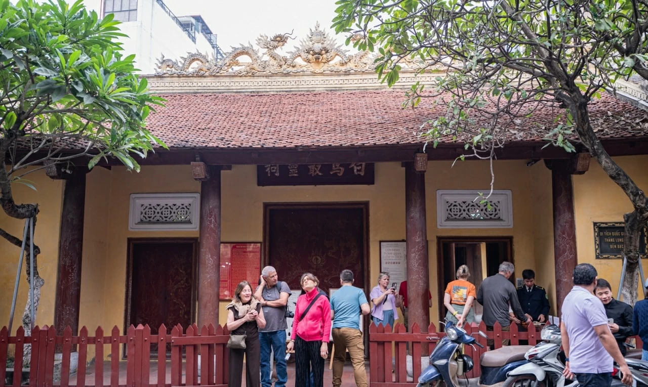 Ngôi đền nghìn năm tuổi thờ ngựa thần, nổi tiếng linh thiêng ở Hà Nội