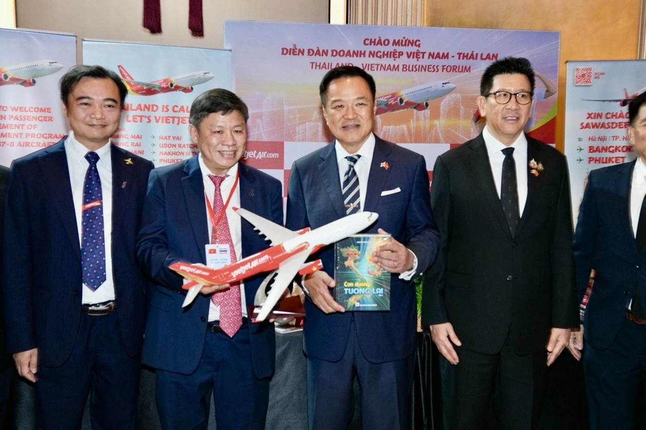 Menyambut kunjungan Sekretaris Jenderal dan Presiden To Lam, Vietjet mengumumkan tonggak strategis di Thailand. Chào mừng chuyến thăm của Tổng Bí thư, Chủ tịch nước Tô Lâm, Vietjet công bố các dấu mốc chiến lược tại Thái Lan