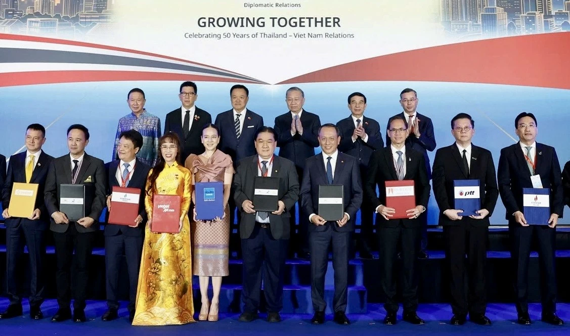 Menyambut kunjungan Sekretaris Jenderal dan Presiden To Lam, Vietjet mengumumkan tonggak strategis di Thailand. Chào mừng chuyến thăm của Tổng Bí thư, Chủ tịch nước Tô Lâm, Vietjet công bố các dấu mốc chiến lược tại Thái Lan