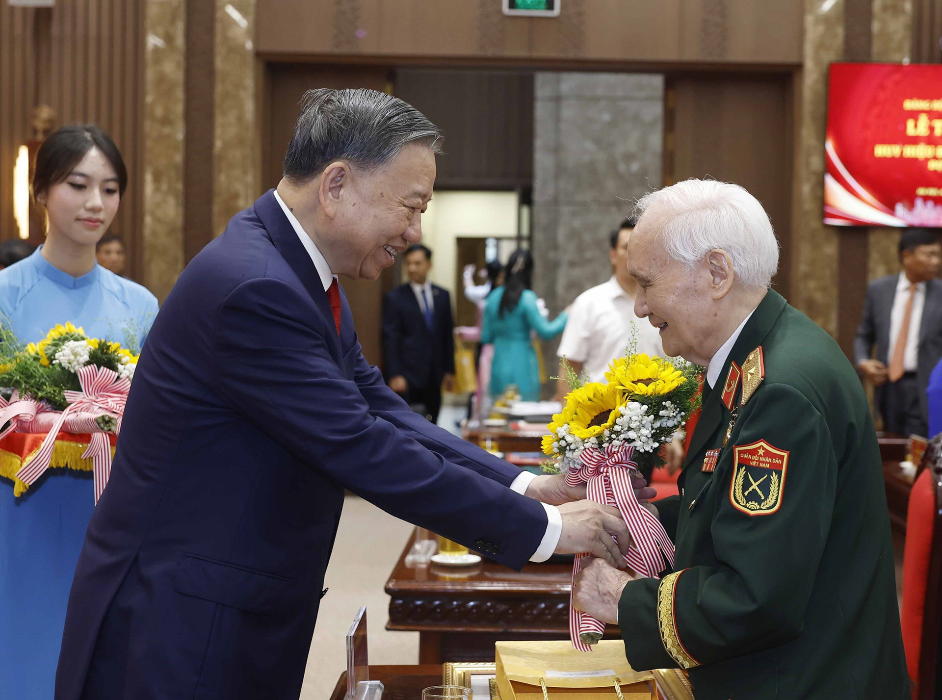 vnapotaltongbithuchutichnuocduletraotanghuyhieudangchodangvienlaothanhcuadangbohanoi8770129 1779163338507414580597 1369.jpg