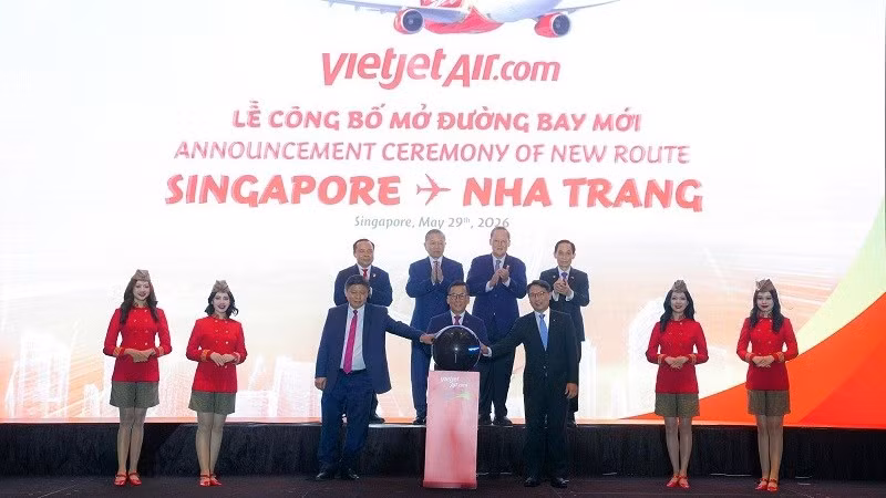 Di hadapan Setiausaha Agung dan Presiden To Lam, bersama pemimpin berpangkat tinggi dari Vietnam dan Singapura, Vietjet secara rasmi mengumumkan laluan penerbangan terus yang menghubungkan Nha Trang dengan Singapura.