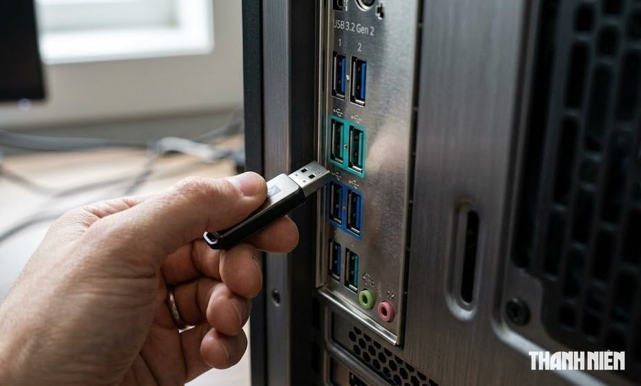 Nên cắm cổng nào khi máy tính có tới 2 cổng USB màu xanh? - Ảnh 1.