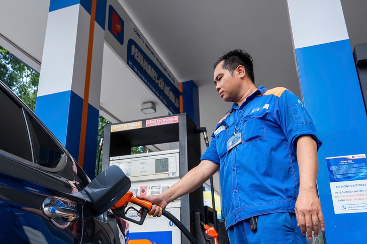 Trước ngày xăng E10 'phủ sóng': Khách lựa chọn xăng sinh học tăng dần - Ảnh 1.