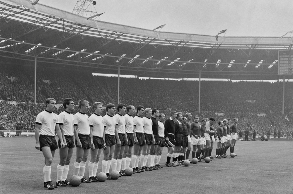 Lịch sử World Cup 1966: Bóng ma trên xà ngang thánh địa Wembley - ảnh 8
