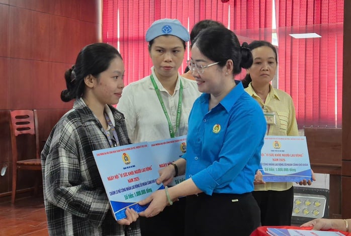 Báo in ngày 1-6: Chính thức bán xăng E10 toàn quốc - Ảnh 2.