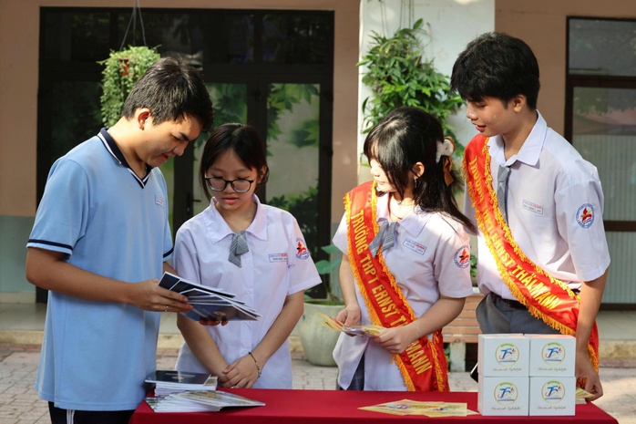 Báo in ngày 1-6: Chính thức bán xăng E10 toàn quốc - Ảnh 3.