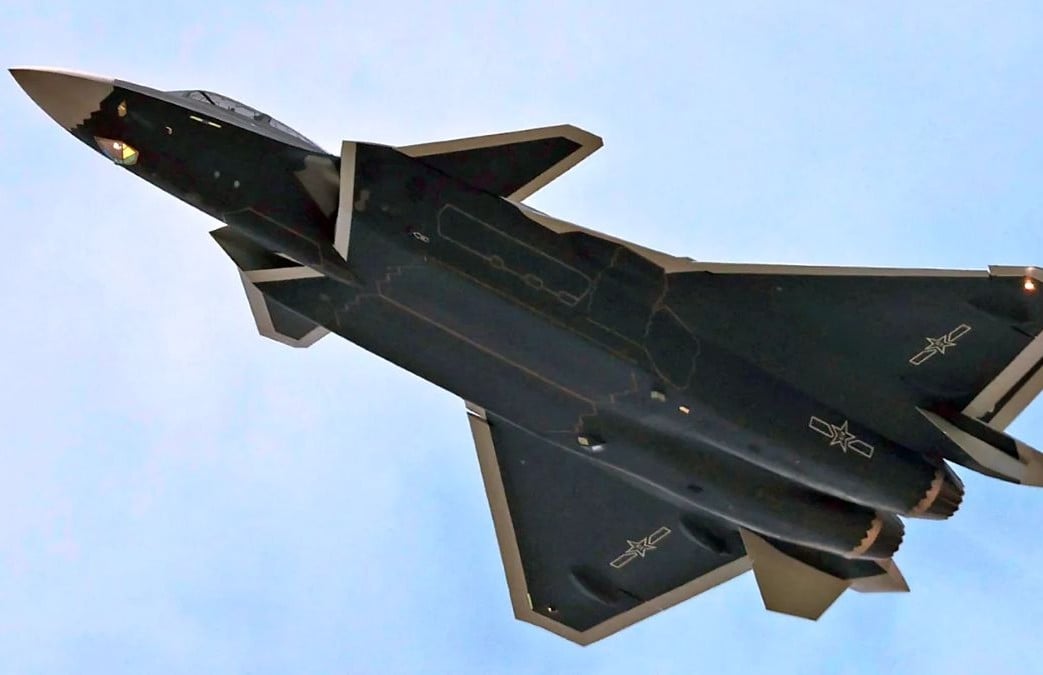 Vượt mặt F-22 và F-35 Mỹ, tiêm kích tàng hình 2 chỗ J-20S lộ diện sức mạnh gây chấn động