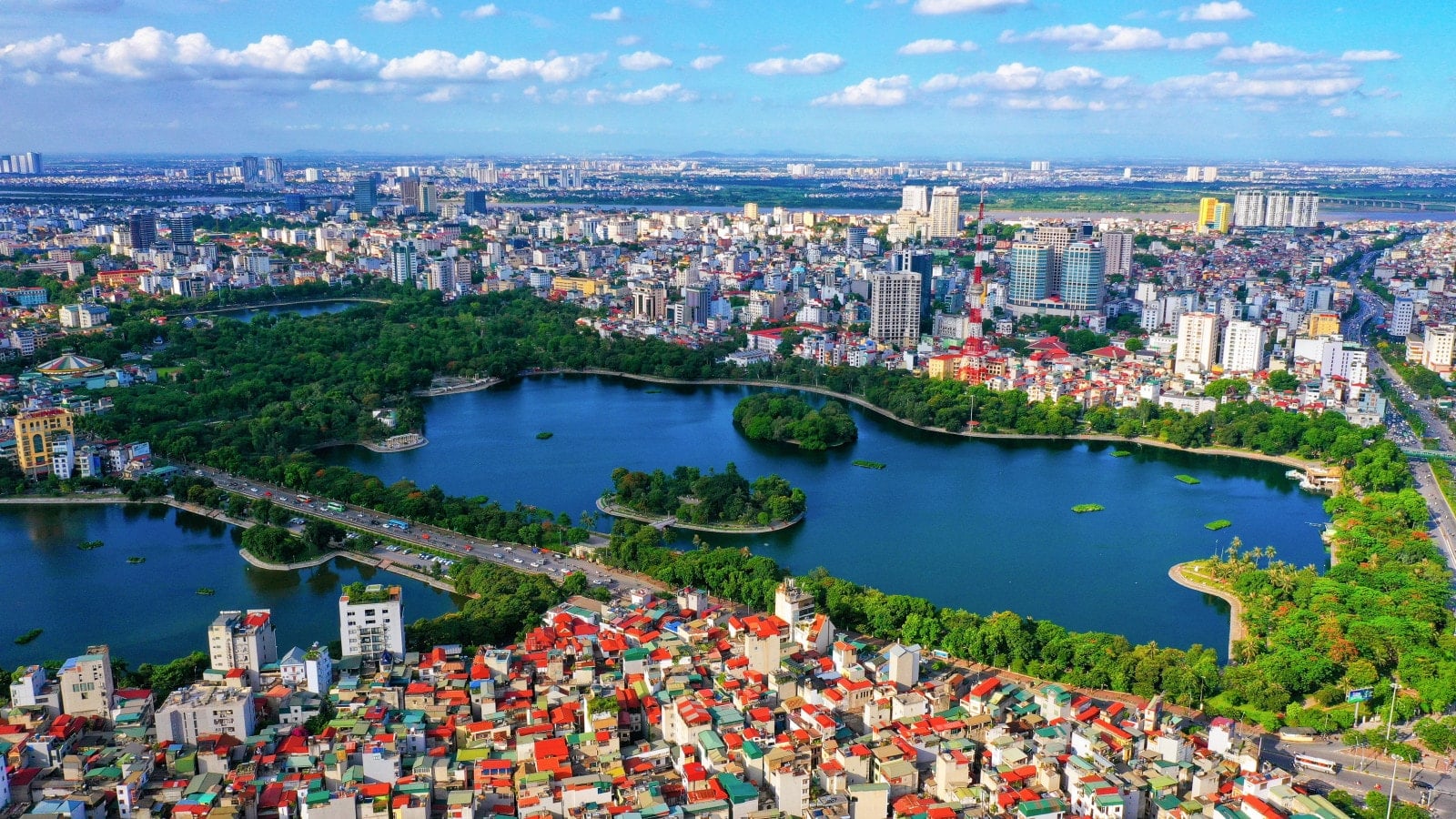 he-thong-ho-ba-mau-bay-mau-tai-khu-vuc-cong-vien-thong-nhat-duoc-cai-tao-sach-dep-gop-phan-tro-thanh-nhung-la-phoi-xanh-khong-gian-cong-cong-than-thien.-anh-nhat-nam.jpg