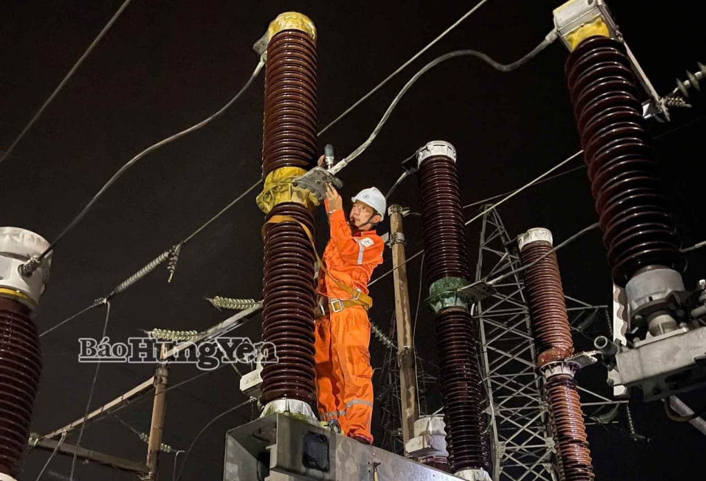 Bez ohledu na čas, pracovníci společnosti Hung Yen Power Company vždy dobře plní své přidělené úkoly.