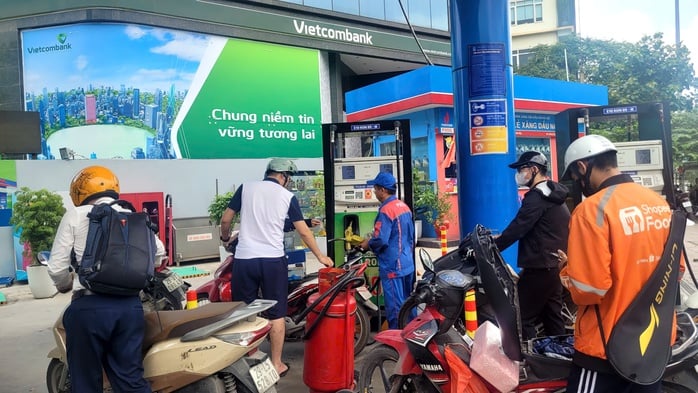 Chính thức bán xăng E10 toàn quốc - Ảnh 1.