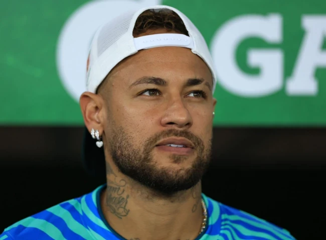 Neymar có mặt để cổ vũ các đồng đội.