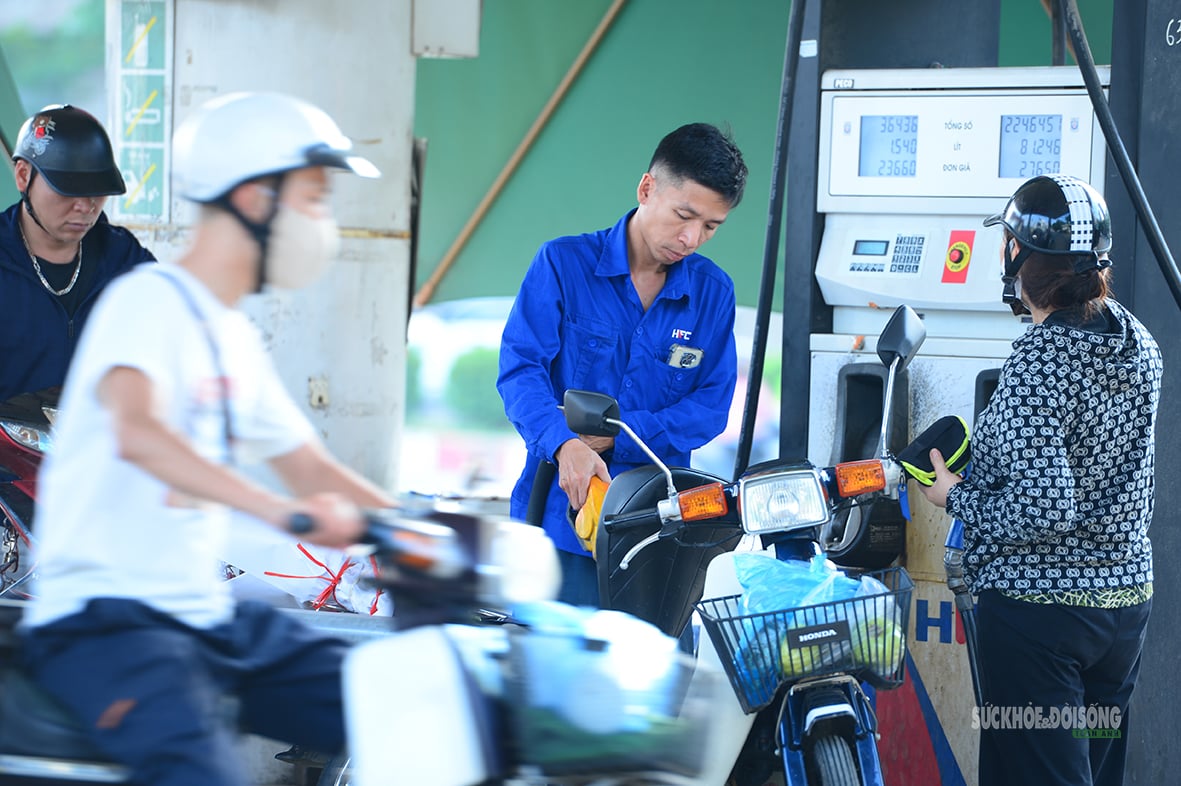 Ngày đầu xăng E10 chính thức bán ra thị trường- Ảnh 5.