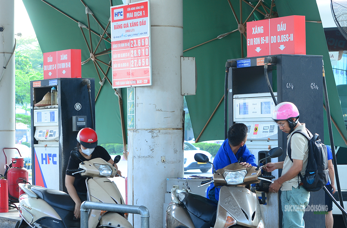Ngày đầu xăng E10 chính thức bán ra thị trường- Ảnh 11.