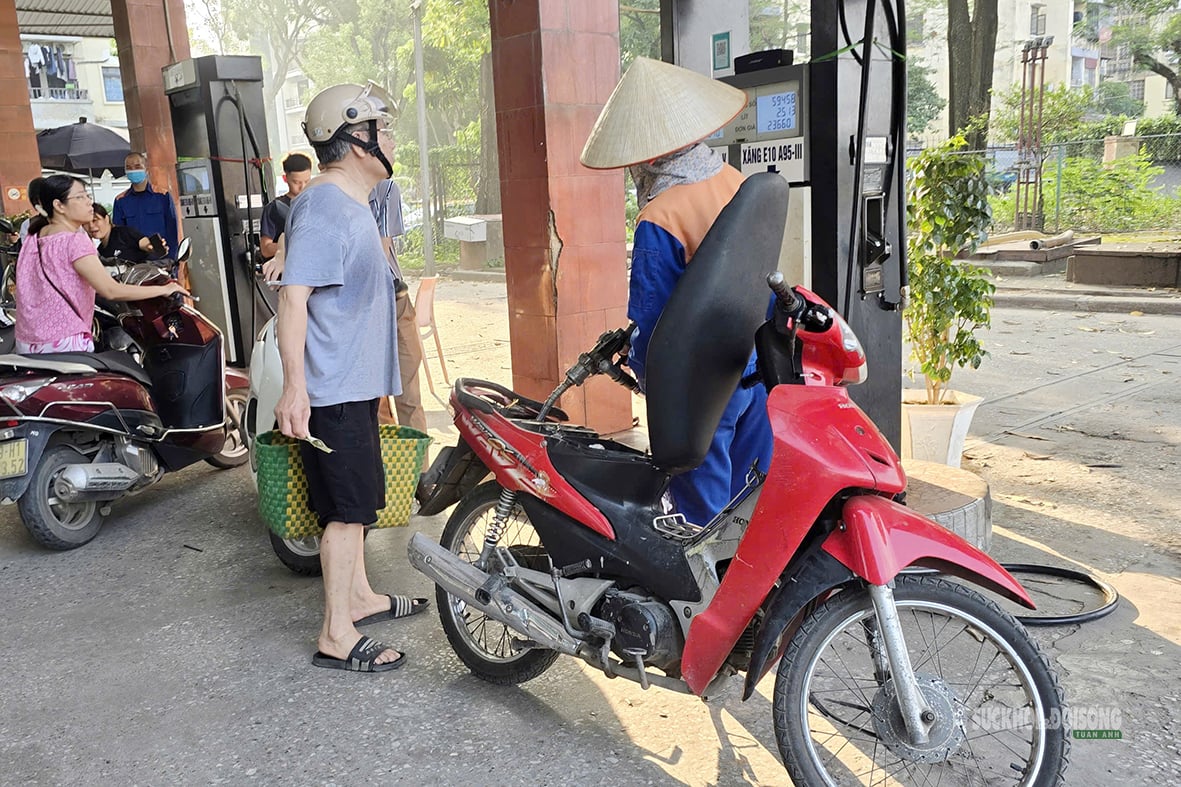 Ngày đầu xăng E10 chính thức bán ra thị trường- Ảnh 12.