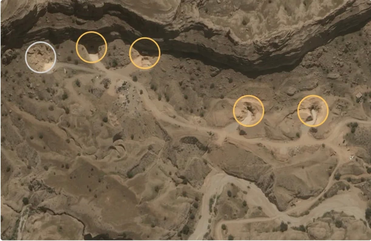 Na raketové základně Dezful v Íránu byly 12. května znovu otevřeny čtyři z pěti vchodů do podzemního komplexu. Foto: CNN