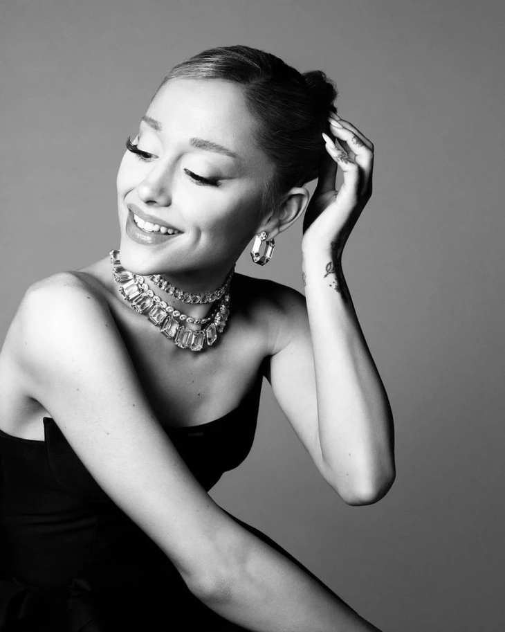 Ariana Grande inaugura la era Petal: más atrevida, mejor, menos complaciente con el mundo.