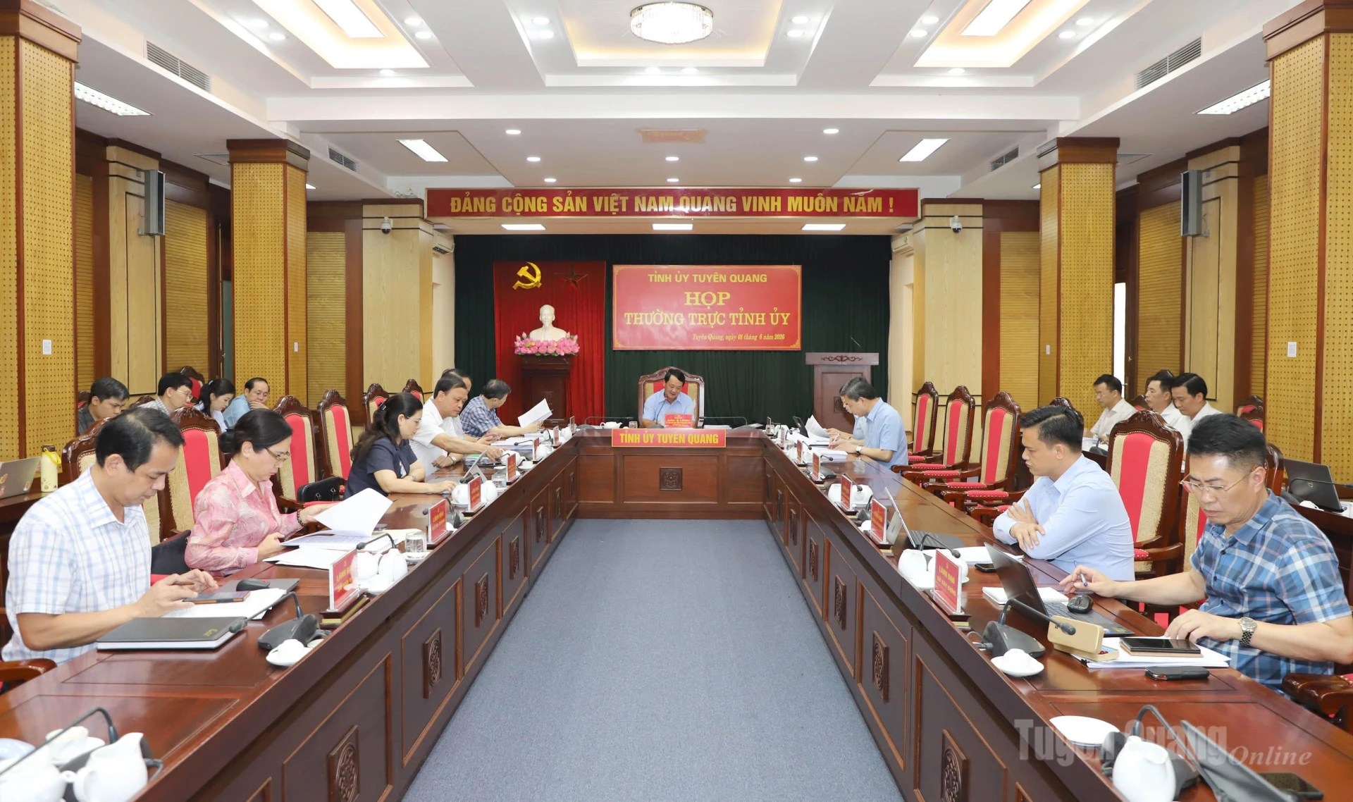 Quang cảnh phiên họp.