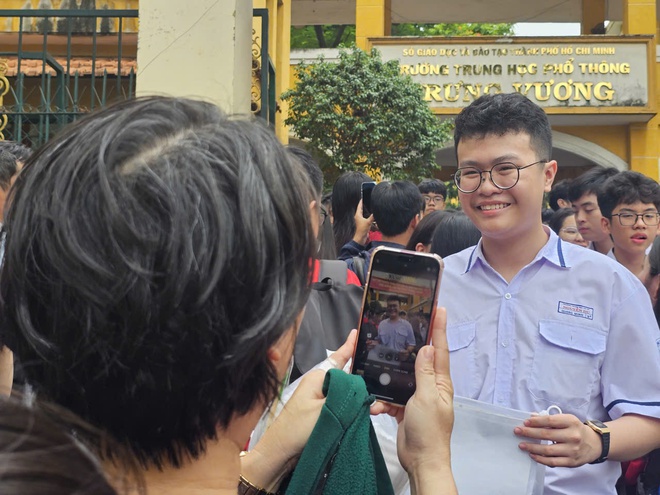 Đề thi Ngữ văn lớp 10 TP. Hồ Chí Minh: Đặt ra vấn đề quen thuộc, có thí sinh tự tin được 8 điểm- Ảnh 1.