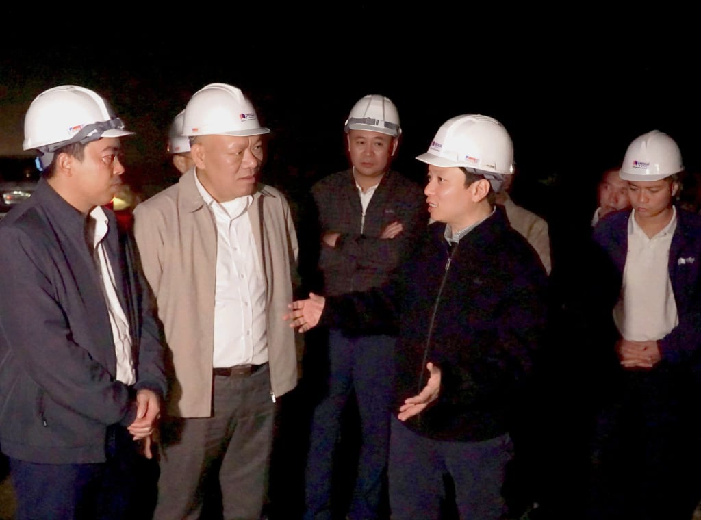 O presidente do Comitê Popular Provincial, Le Hai Hoa, orientou empreiteiras e unidades a acelerarem o andamento das obras da rodovia expressa Dong Dang - Tra Linh.