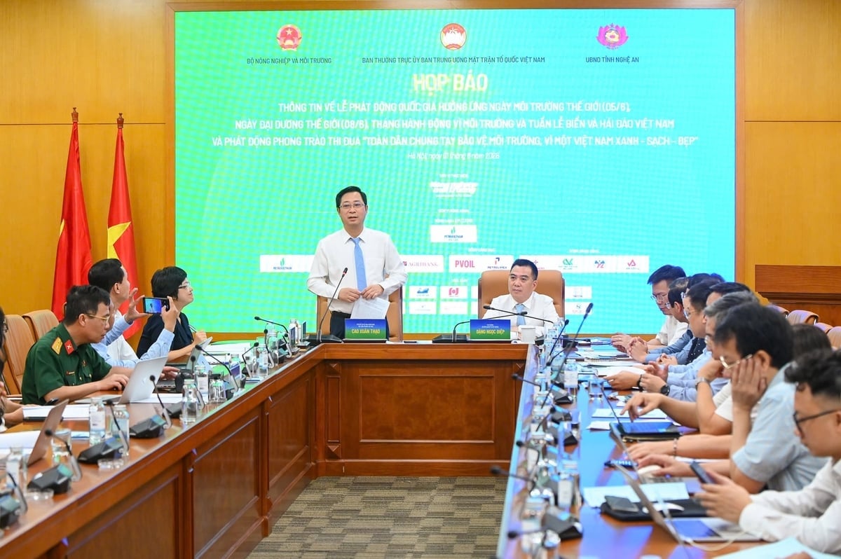 Phó Chủ tịch Ủy ban Trung ương Mặt trận Tổ quốc Việt Nam Cao Xuân Thạo phát biểu tại buổi họp báo. Ảnh: Tùng Đinh.