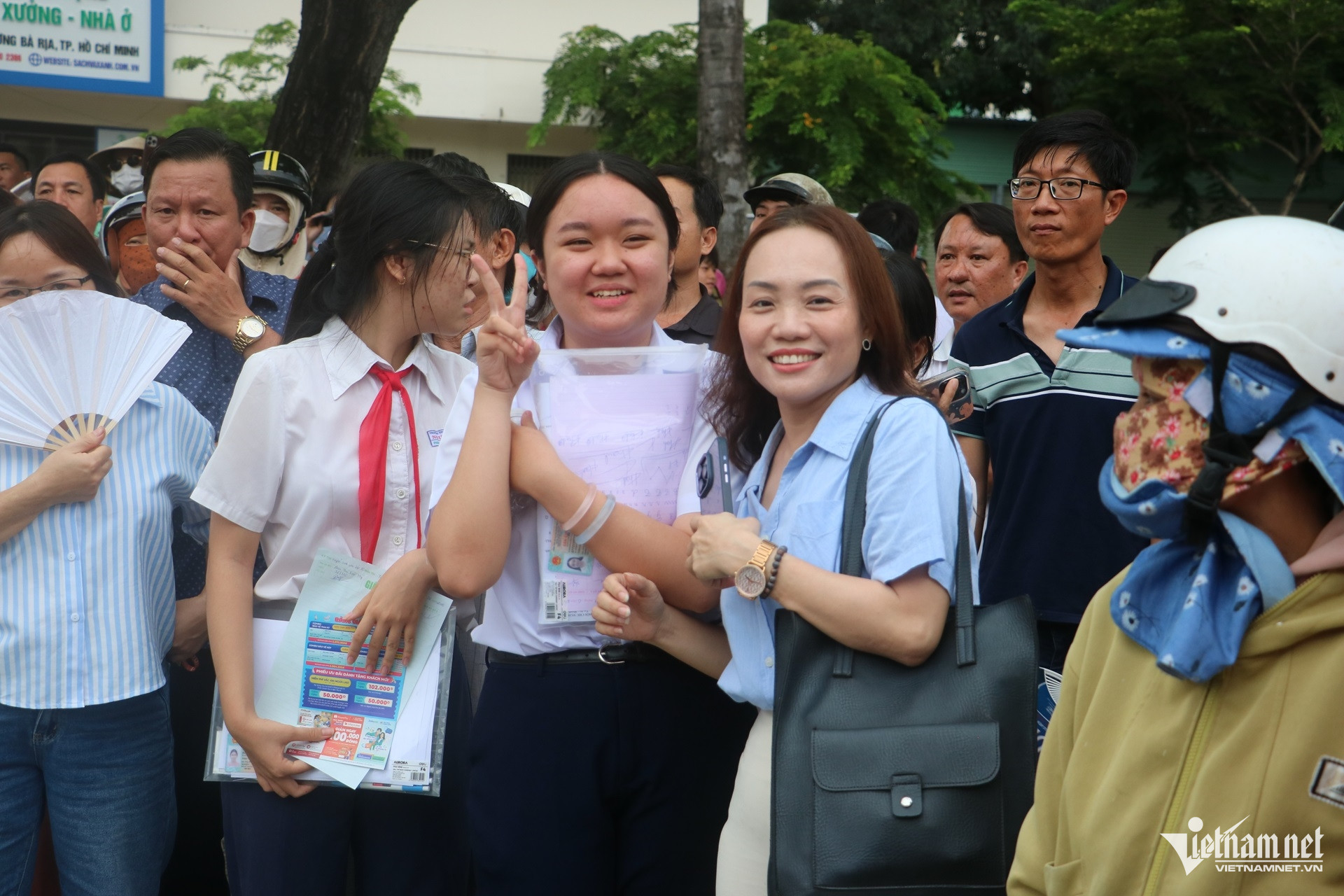 W-thi môn tiếng anh vào lớp 10 ở tphcm.1.JPG.jpg